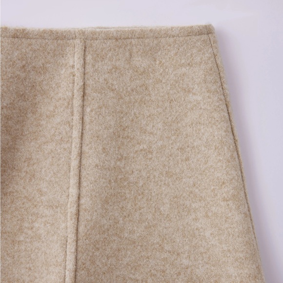 CashSoft
High Waisted Flare Hem Mini Skirt - Heather Oatmeal Size Large - Picture 4 of 8